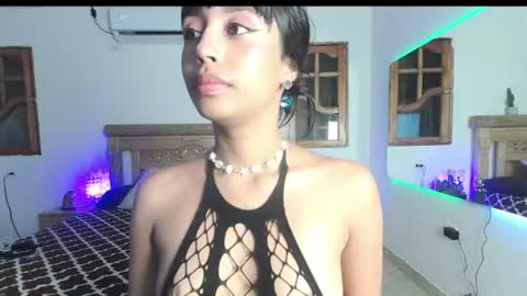 bratz_glloe online show from August 13, 4:48 am