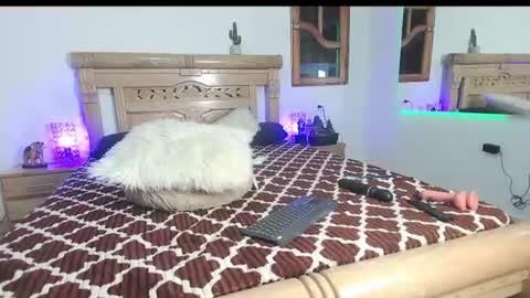 bratz_glloe online show from August 14, 7:01 am