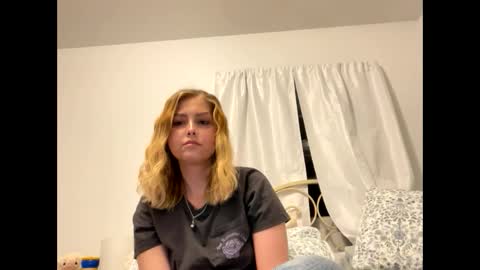 Breezyxlove online show from April 16, 2:41 am