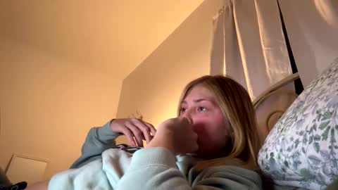 Breezyxlove online show from April 17, 2:29 am