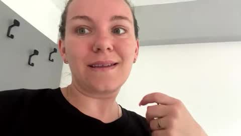 Brenda online show from May 8, 2:08 pm