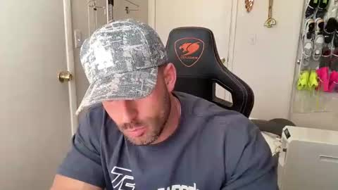 Brett Mycles online show from August 3, 7:43 pm