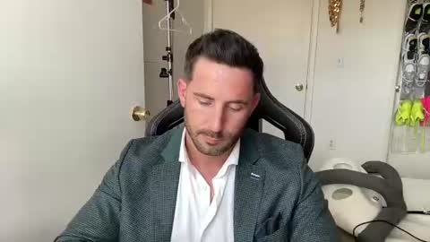 Brett Mycles online show from August 18, 8:26 pm
