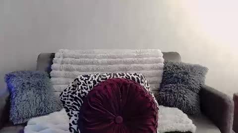 bri_fox online show from July 27, 1:49 pm