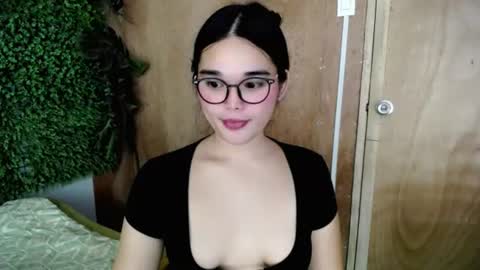 Claire online show from August 4, 6:27 pm
