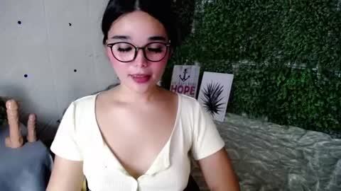 Claire online show from August 5, 3:32 pm