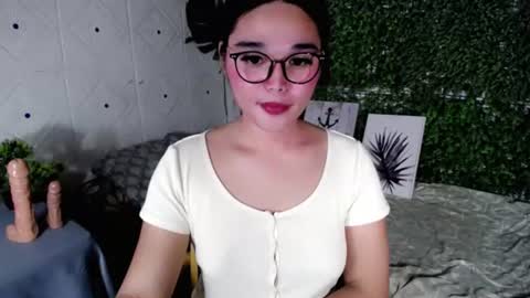 Claire online show from August 6, 2:27 pm