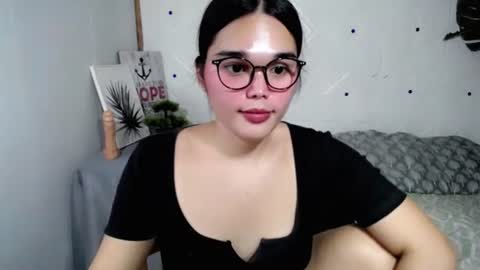 Claire online show from August 13, 3:04 pm