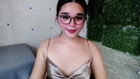 Claire online show from August 14, 2:53 pm
