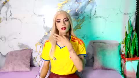 briana_white online show from July 7, 5:17 pm