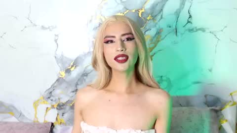 briana_white online show from August 18, 4:57 pm