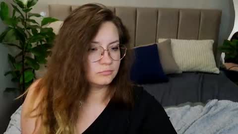 briarwynn online show from August 13, 5:32 am