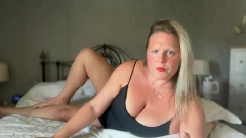 British Bella online show from August 9, 1:23 pm