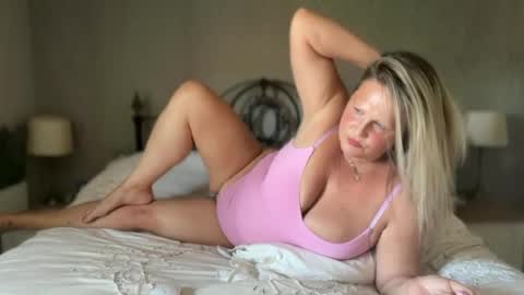 British Bella online show from August 10, 2:07 pm