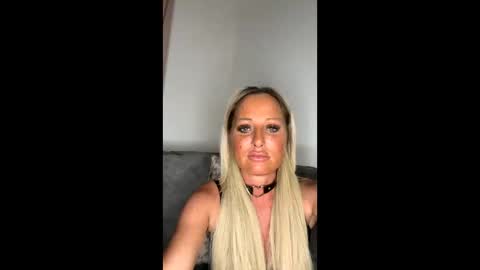 britishcumslut_10 online show from April 15, 6:59 pm