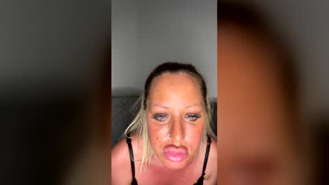 britishcumslut_10 online show from April 17, 12:39 am