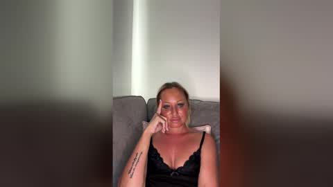 britishcumslut_10 online show from April 17, 3:52 pm