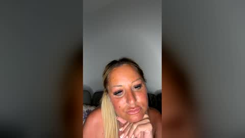britishcumslut_10 online show from April 19, 7:01 pm