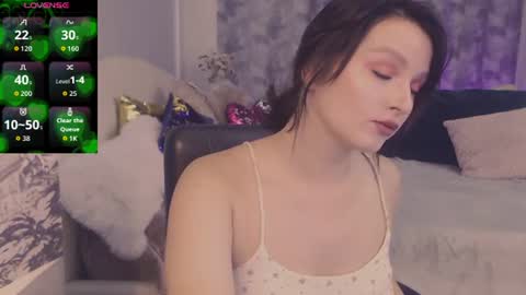 britneybarker online show from August 4, 6:10 am