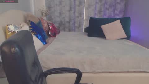 britneybarker online show from August 13, 8:50 am