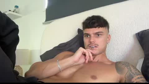 BrooklynTay online show from May 1, 1:09 am