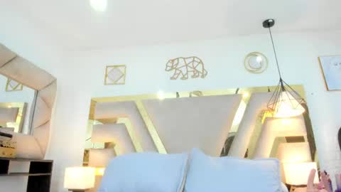 tania  online show from August 5, 4:49 pm