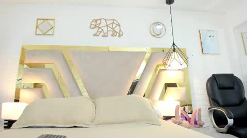 tania  online show from August 13, 4:43 pm