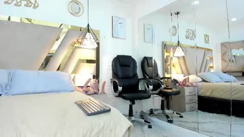 tania  online show from August 15, 5:50 pm