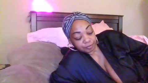 brownroundrenee online show from August 7, 10:59 am