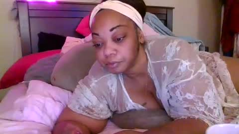 brownroundrenee online show from August 14, 12:53 pm