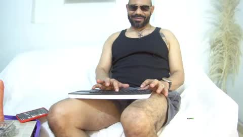 Bruce online show from August 9, 1:39 am