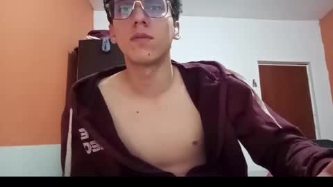 brucew37 online show from March 18, 5:24 am