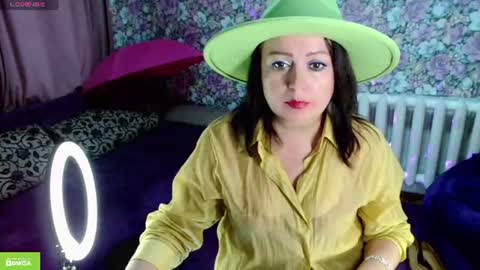 Julia online show from August 4, 1:35 am