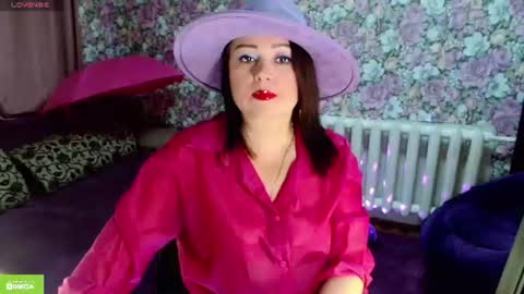 Julia online show from August 9, 9:38 pm