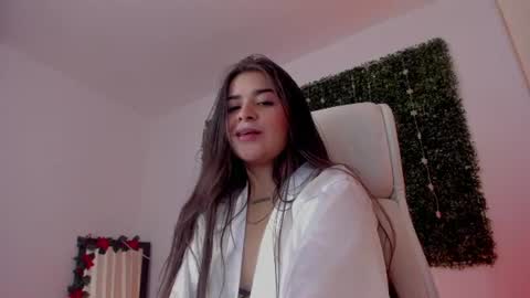 brunnette online show from July 30, 8:43 am