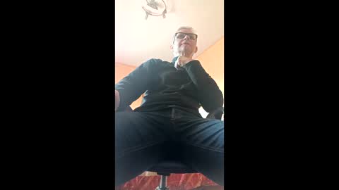 bruno5629 online show from April 14, 12:45 pm