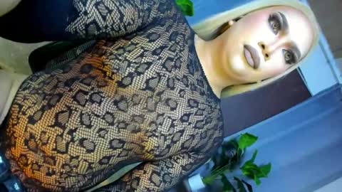 bryellejohnson online show from August 4, 9:34 pm