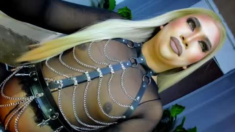 bryellejohnson online show from August 5, 6:17 pm