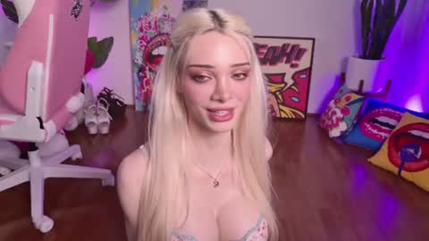 Stella online show from August 9, 12:33 am