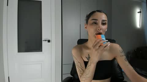 LOVE online show from August 9, 12:06 pm