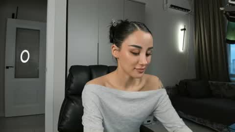 LOVE online show from August 9, 1:45 pm