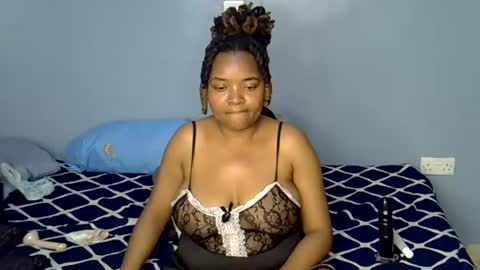busty_kenzi online show from August 14, 6:44 pm
