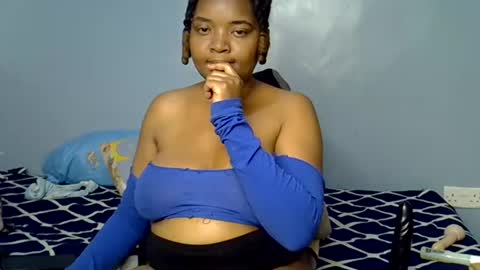 busty_kenzi online show from August 14, 10:02 pm