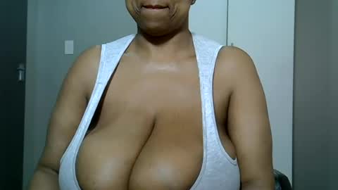 bustytessa37 online show from August 11, 6:26 am