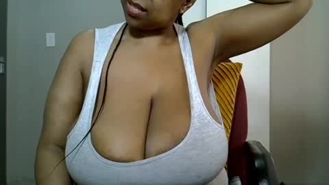 bustytessa37 online show from August 11, 8:38 am