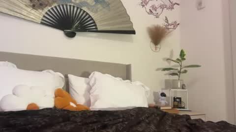 busy_bee69 online show from August 5, 3:59 am