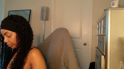 butterfly booty online show from August 9, 10:00 pm