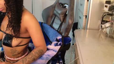 butterfly booty online show from August 13, 6:11 pm