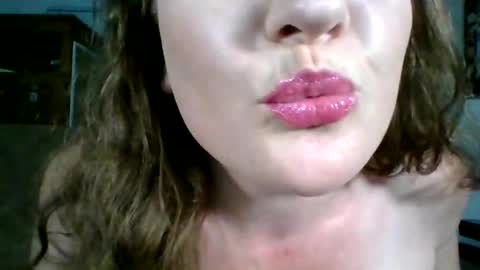 caitieluvs online show from June 23, 5:41 am