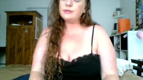 caitieluvs online show from June 30, 3:29 am